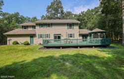117 Carols Lane, Hawley, PA 18428