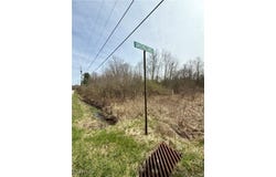 Greensleaves Circle SE, Hubbard, OH 44425