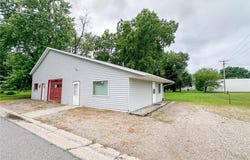 20 S Renville Street, Winthrop, MN 55396
