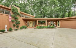393 N Main Street, Chagrin Falls, OH 44022