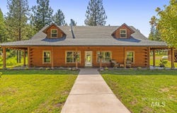 1076 Swenson Ln, Deary, ID 83823
