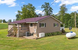 4550 State Route 555, Little Hocking, OH 45742