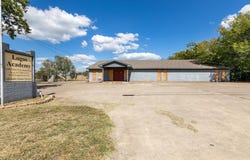 6409 W Poly Webb Road, Arlington, TX 76016