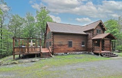 233 Algerie Rd, Becket, MA 01223