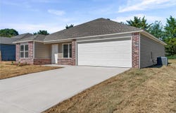 1305 Manor Oaks Boulevard, Searcy, AR 72143