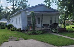 1220 S JEFFERSON Street, Salem, IL 62881