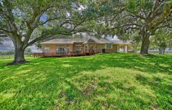 1552 Holub Rd, Schulenburg, TX 78956