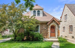 2337 S 81st St, West Allis, WI 53219