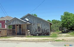 730 Chihuahua Street, Lockhart, TX 78644