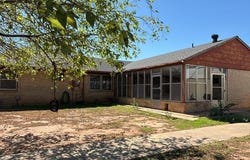 1117 Lee Avenue, Clinton, OK 73601