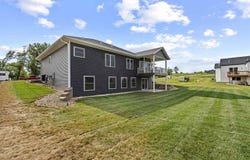 2416 Kestrel Dr SE, IA 52403