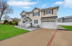 6 Garden Circle, Syosset, NY 11791