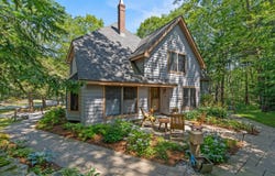 39 Resolution Place, Cape Elizabeth, ME 04107