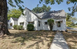 1126 E Sunshine Street, Springfield, MO 65807