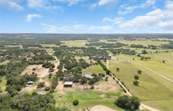 635 Ramms DR, Florence, TX 76527