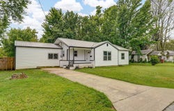 12 E Hawthorne Street, Aurora, MO 65605
