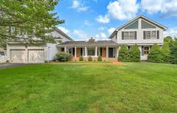 20 Oak Lane, Hampton Bays, NY 11946