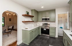 16 E Leach Avenue, Des Moines, IA 50315