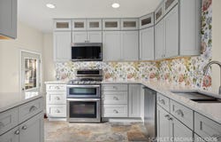 882 Hillside Avenue, Glen Ellyn, IL 60137