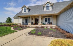 17627 Grandview Drive, Sterling, IL 61081