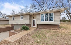 332 Matthews Lane, Gower, MO 64454
