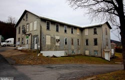 32 S BUTTONWOOD STREET, ELIZABETHVILLE, PA 17023