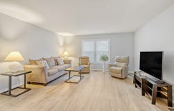 1064 Hampton Harbor, Schaumburg, IL 60193