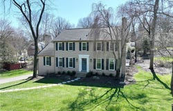 2293 Morrow Rd, Upper St Clair, PA 15241