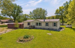 8205 E 255th Terrace, Freeman, MO 64746