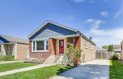 8737 S Fairfield Avenue, Evergreen Park, IL 60805