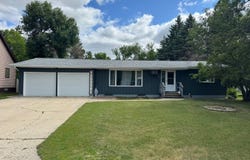415 10th St W, Bottineau, ND 58318