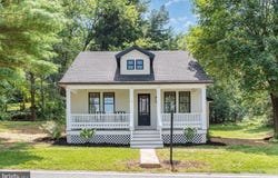 17 W WINDING HILL ROAD, MECHANICSBURG, PA 17055