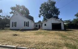 206 N Third Street, Owensville, IN 47665