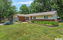 811 VIRGINIA Avenue, Taylorville, IL 62568