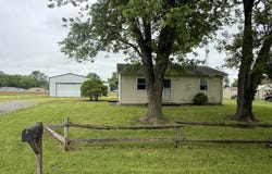 1104 Valter Drive, Carmi, IL 62821