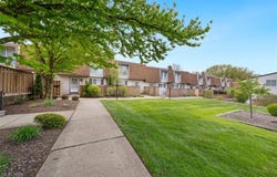 6468 State Road unit: L11, Parma, OH 44134