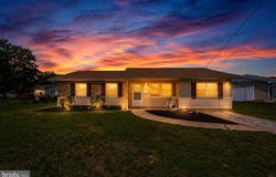 5 FOREST PARK Terrace, MONROE TOWNSHIP, NJ 08831