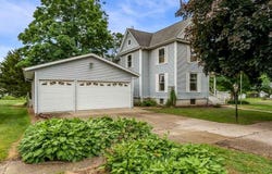 202 E Chicago, DAVIS JUNCTION, IL 61020