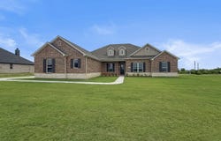 208 Slimp Bluff, Azle, TX 76020