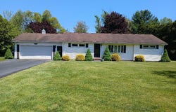 35 Dorchester Lane, Branford, CT 06405