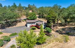 221 OAKVIEW DR, Roseburg, OR 97471