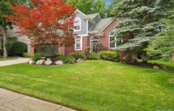678 Twin Oaks Court, Rochester Hills, MI 48307
