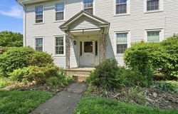 15 Main St, Hatfield, MA 01038