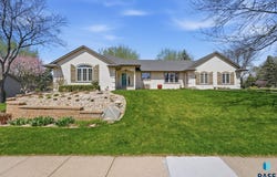 612 E 61St St, Sioux Falls, SD 57108