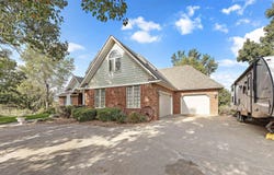 10640 E Snokomo Rd, Hutchinson, KS 67502