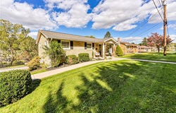 19 Berlin Rd, Jeannette, PA 15644