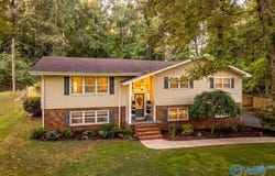 1810 Becky Lane, Scottsboro, AL 35769