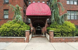 5 Pomona Avenue, Newark City, NJ 07112-2300