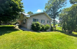 301 Mountain View Ave, Rural Retreat, VA 24368