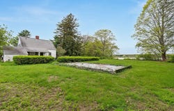 27 Greenway Drive, Falmouth, ME 04105